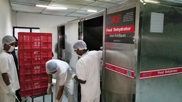  El director técnico de IKE visita las plantas de procesamiento de alimentos en el Medio Oriente 